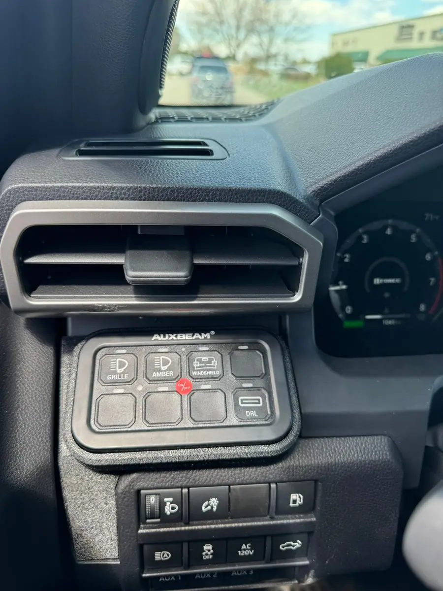 Auxbeam switch panel controlling auxiliary lights