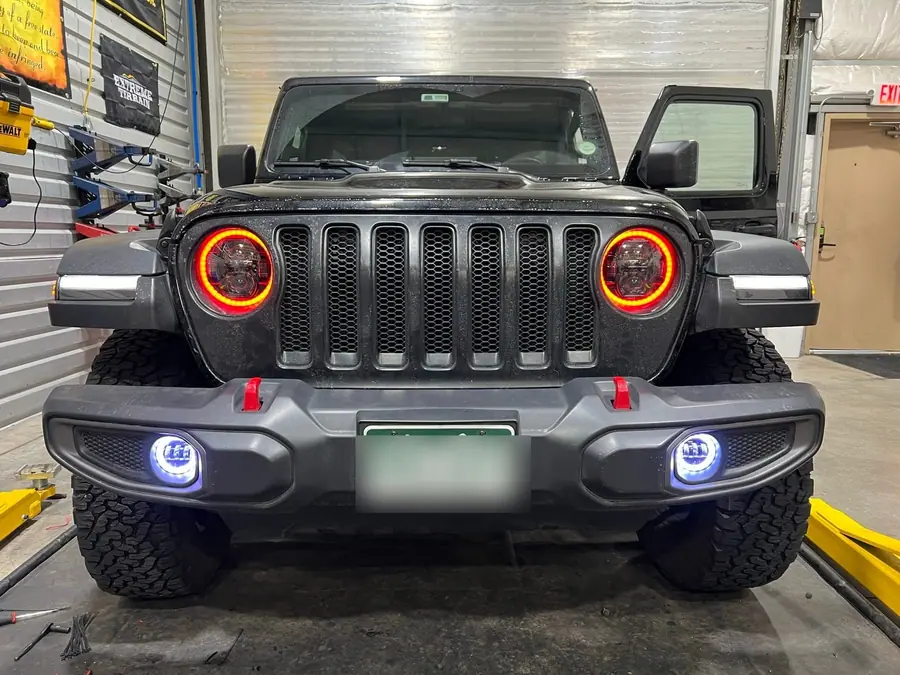 LED headlights and halo fog lights on a Jeep Wrangler JL